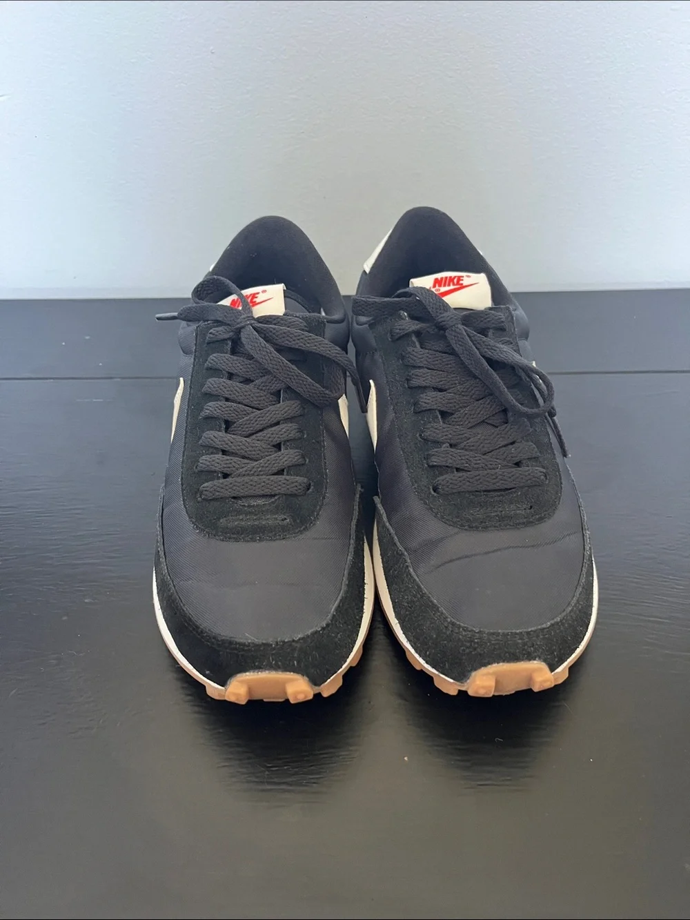 Nike W/7.5 Retro running shoe. Excellent condition. Small creases from wear